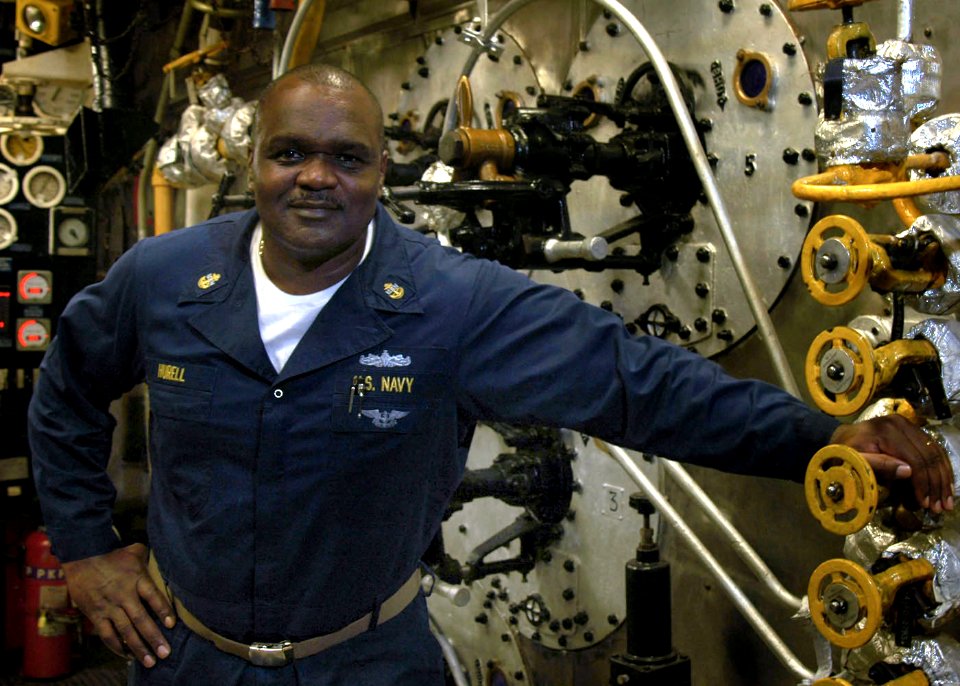 US Navy 060825-N-8604L-316 Chief Machinist's Mate Alphonso Hurell from Georgetown, S.C., was named the Naval Air Forces, Pacific Fleet, Engineer of the Quarter for the second quarter of 2006