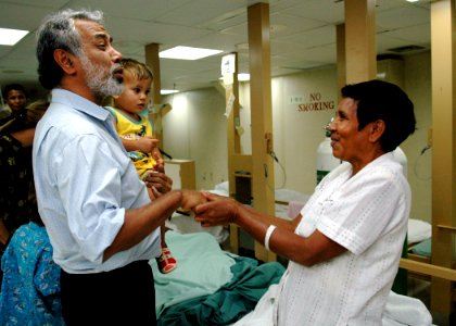 US Navy 060830-N-3714J-046 President of the Democratic Republic of Timor Leste, Xanana Gusmao, visits with a patient aboard Military Sealift Command (MSC) hospital ship USNS Mercy (T-AH 19)