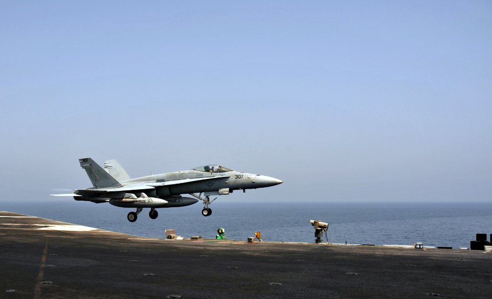 USS George H.W. Bush (CVN 77) 140621-N-CS564-129 (14300109347)