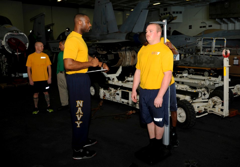 USS George H.W. Bush (CVN 77) 140616-N-MU440-015 (14418506716)