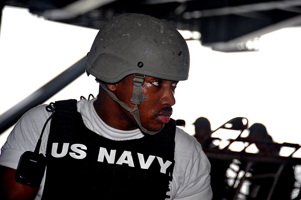 USS George H.W. Bush (CVN 77) 140606-N-CS564-017 (14368337261)
