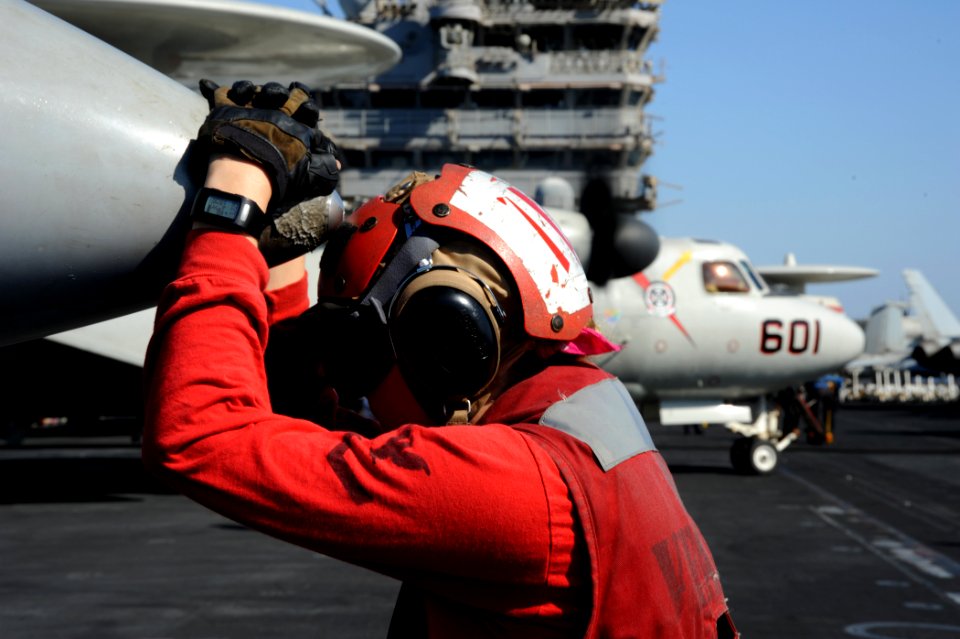 USS George H.W. Bush (CVN 77) 140616-N-EY632-064 (14255200607)