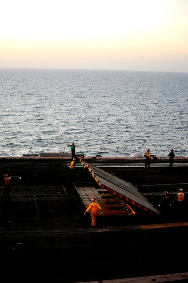 USS George H.W. Bush (CVN 77) 140615-N-CZ979-061 (14418541456)