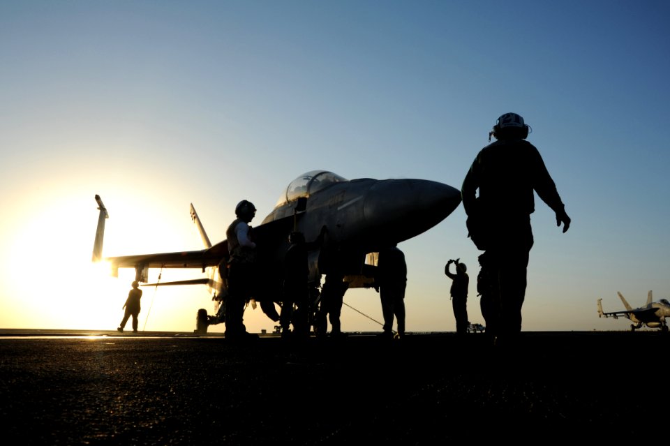 USS George H.W. Bush (CVN 77) 140616-N-EY632-386 (14255029748)
