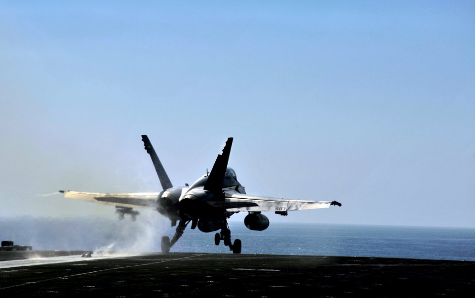 USS George H.W. Bush (CVN 77) 140619-N-CS564-100 (14277913039)