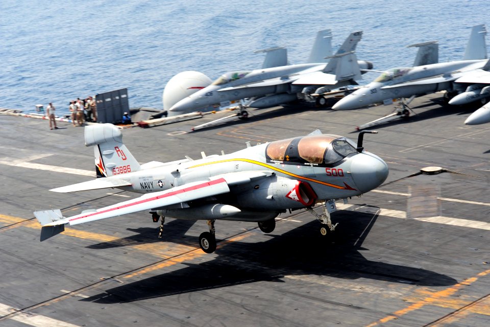 USS George H.W. Bush (CVN 77) 140609-N-CZ979-009 (14203165577)