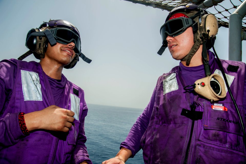 USS George H.W. Bush (CVN 77) 140610-N-CS564-101 (14210802709)