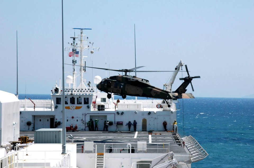 US Navy 060830-N-9076B-152 An Australian Army Black Hawk helicopters from B Squadron 5th Aviation Regiment, practice touch and goes aboard Military Sealift Command (MSC) hospital ship USNS Mercy (T-AH 19)