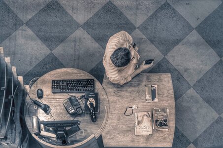 Mouse pad table