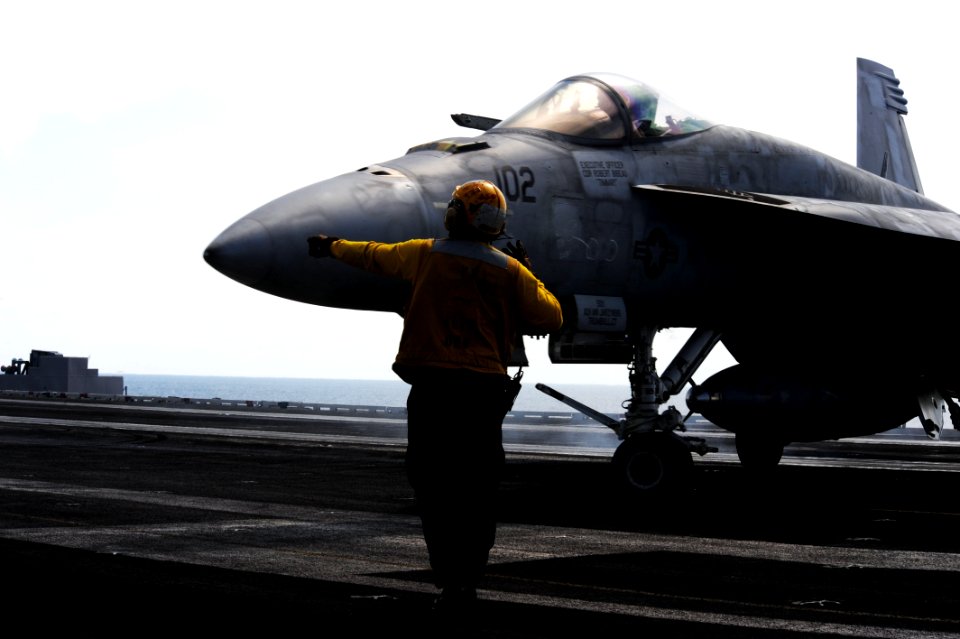 USS GEORGE H.W. BUSH (CVN 77) 140328-N-CZ979-040 (13559367014)