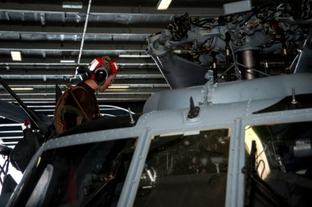 USS GEORGE H.W. BUSH (CVN 77) 140223-N-SI489-006 (13598423883)