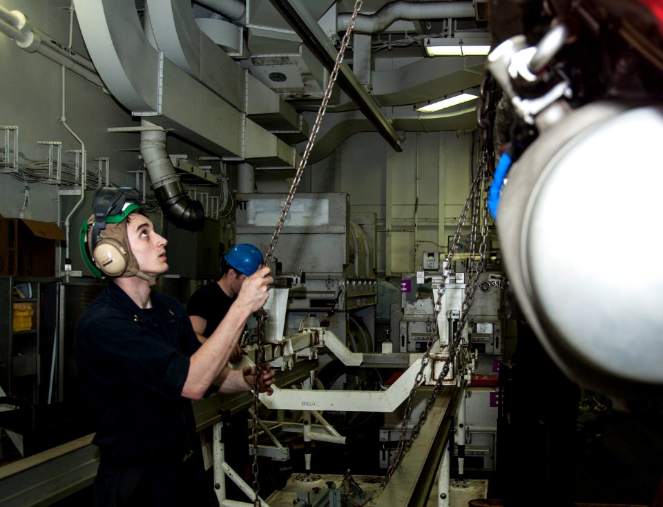 USS GEORGE H.W. BUSH (CVN 77) 140223-N-SI489-006 (13659656513)
