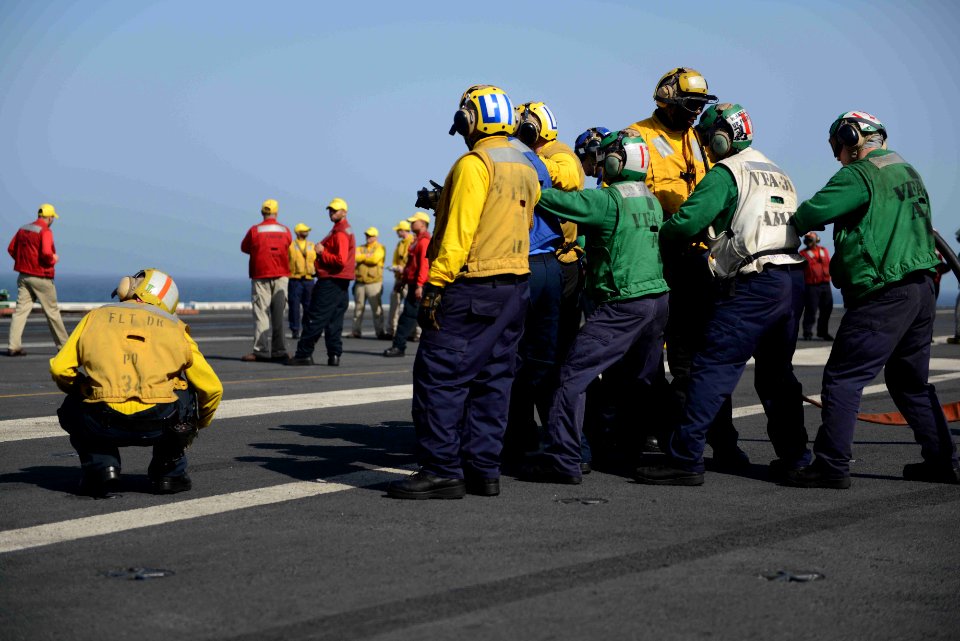 USS GEORGE H.W. BUSH (CVN 77) 140320-N-HK946-132 (13305917024)