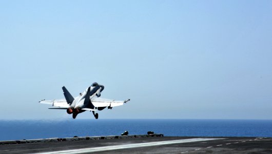 USS George H. W. Bush (CVN 77) 40626-N-CS564-068 (14344945090)
