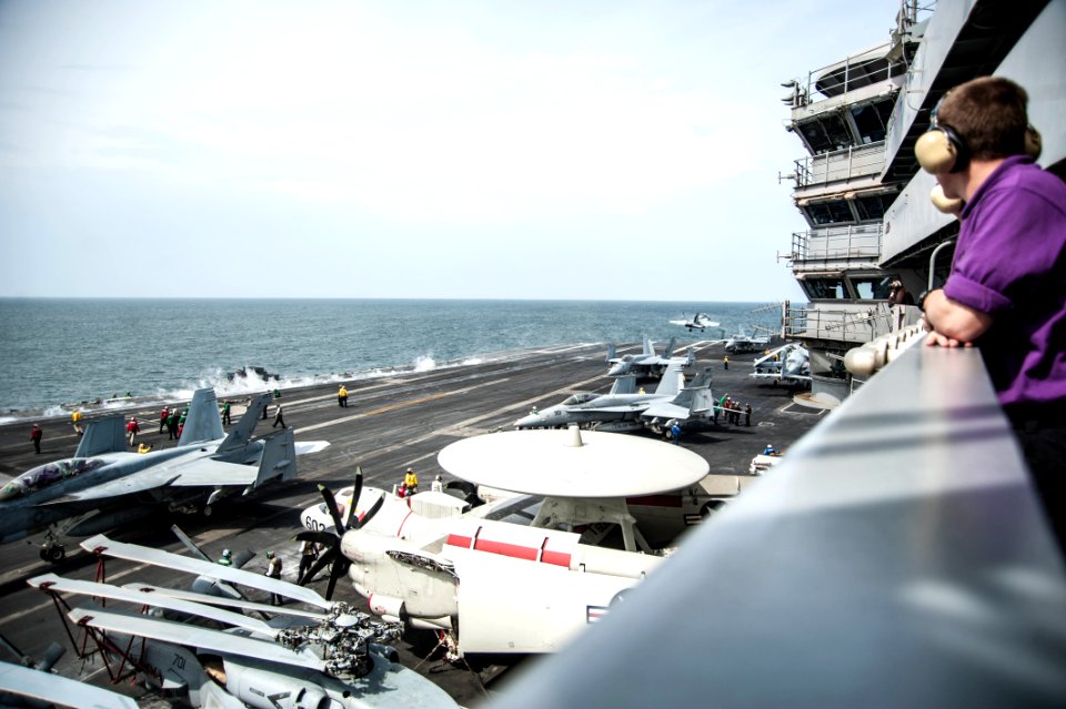 USS GEORGE H.W. BUSH (CVN 77) 140223-N-SI489-006 (13442302503)