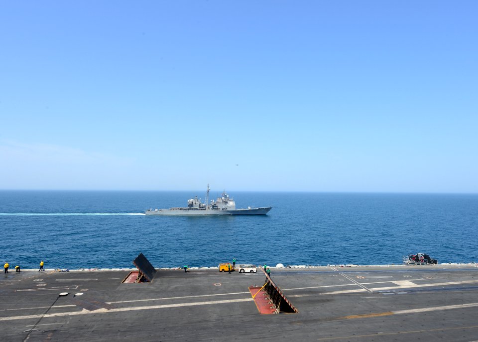 USS George H. W. Bush (CVN 77) 140405N-VH054-009 (13887950182)