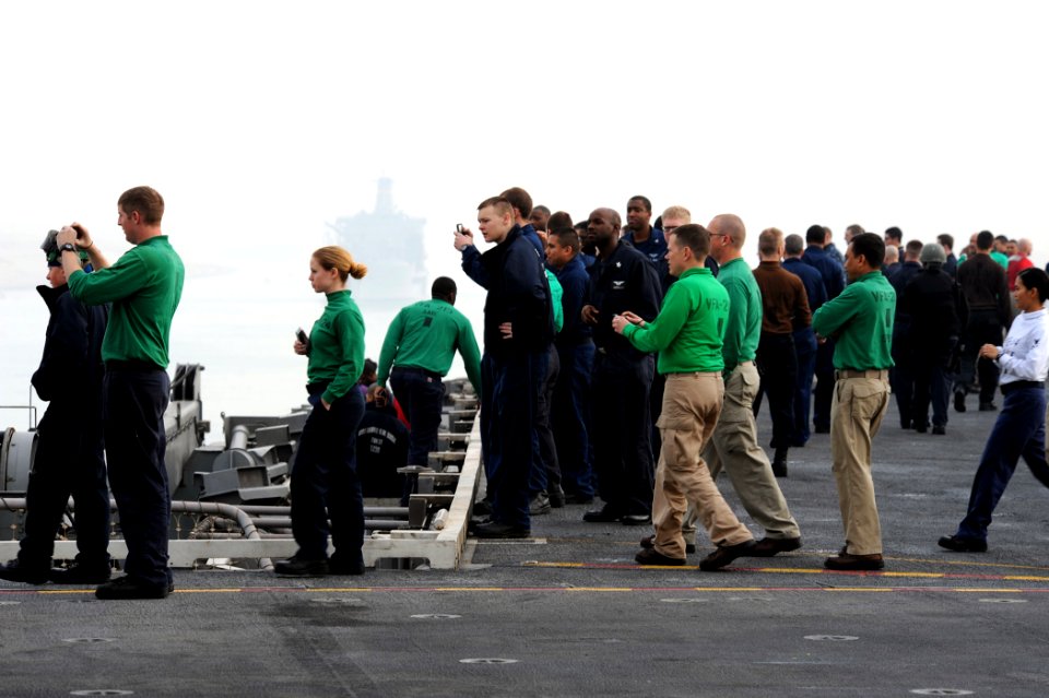 USS George H.W. Bush (CVN 77) 140318-N-CZ979-007 (13885726006)
