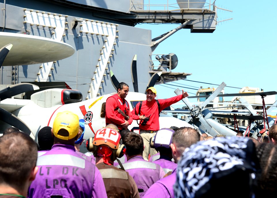 USS George H. W. Bush (CVN 77) 140627-N-VH054-019 (14344930209)