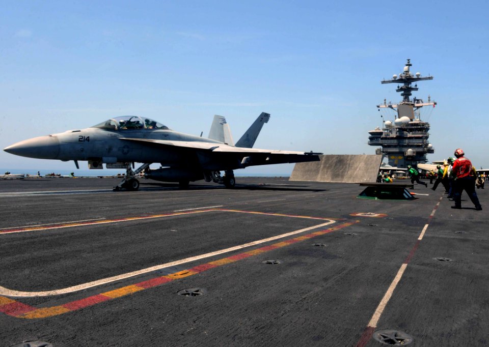 USS GEORGE H. W. BUSH (CVN 77) 140429-N-XI307-302 (13893708480)