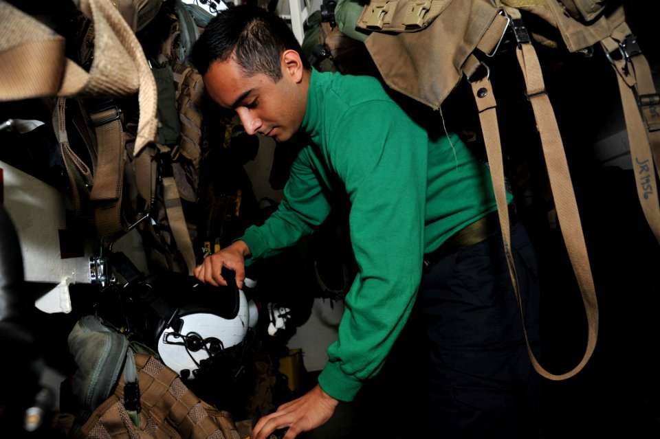USS George H. W. Bush (CVN 77) 140627-N-CS564-025 (14530108384)