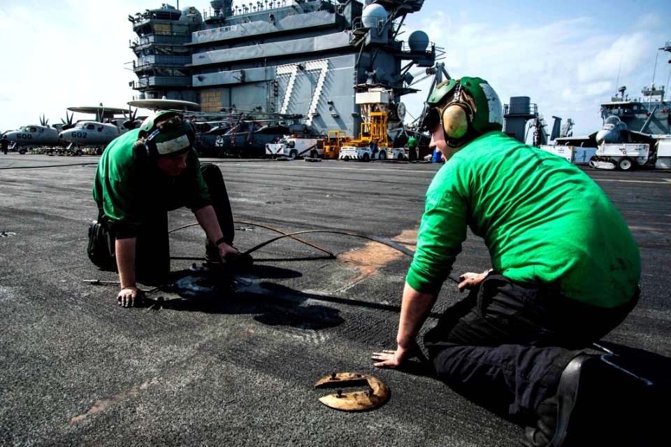 USS George H.W. Bush (CVN 77) 140223-N-SI489-006 (13463513585)