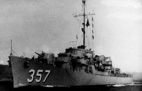 USS George E. Davis (DE-357) underway in the 1950s (NH 79834)