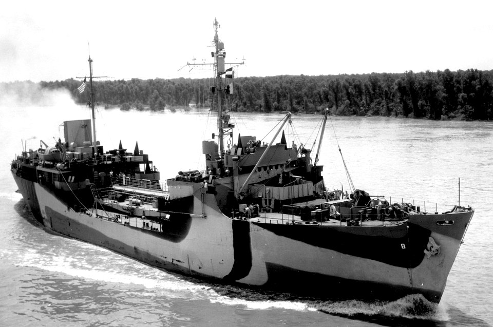 USS Genesee (AOG-8) underway in the Mississippi River on 2 June 1944 (BS 66587)