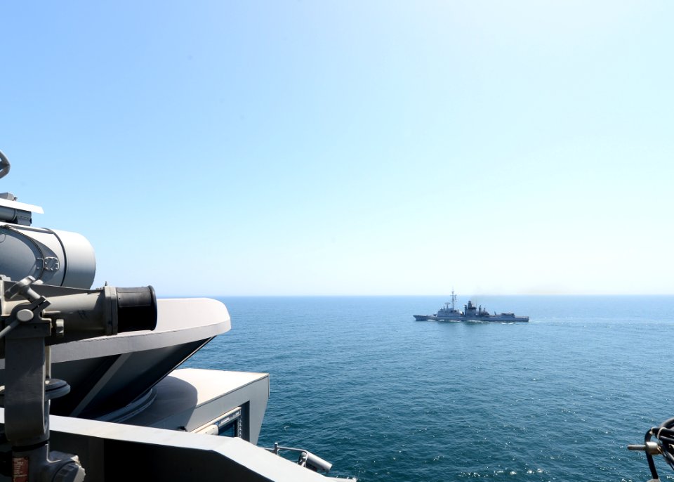 USS George H. W. Bush (CVN 77) 140405N-VH054-009 (13911123613)