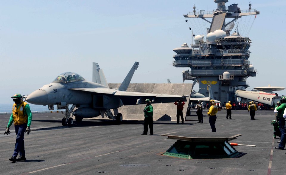 USS GEORGE H. W. BUSH (CVN 77) 140429-N-XI307-220 (13893685007)
