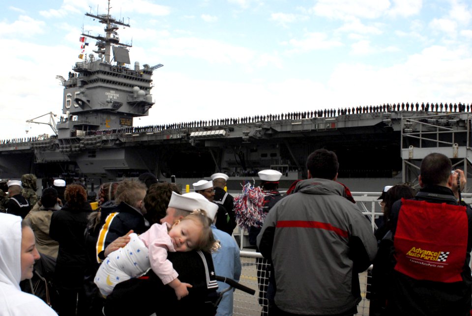 US Navy 061118-N-1831S-048 Sailors assigned to USS Enterprise (CVN 65) return to Naval Station Norfolk following operations in support of the global war on terrorism