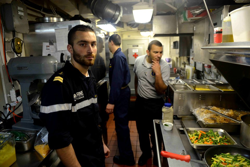 USS George H. W. Bush (CVN 77) 140414-N-HK946-033 (13887925306)