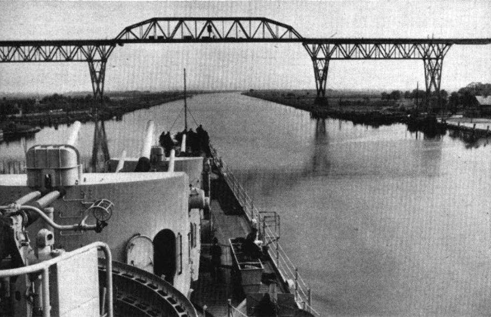 USS Fresno (CL-121) in Kiel Canal in 1948