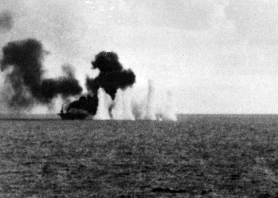 USS Gambier Bay (CVE-73) under fire at Samar 1944