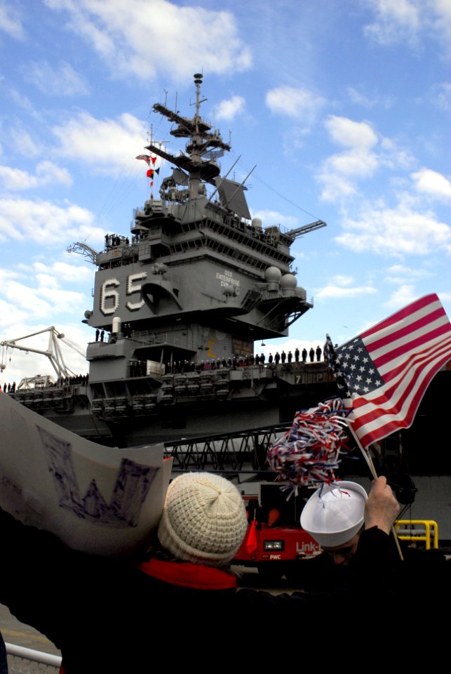 US Navy 061118-N-1831S-052 Sailors assigned to USS Enterprise (CVN 65) return to Naval Station Norfolk following operations in support of the global war on terrorism