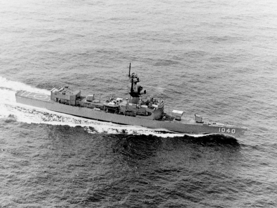 USS Garcia (DE-1040) underway in August 1972