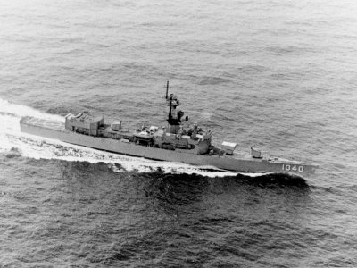 USS Garcia (DE-1040) underway in August 1972
