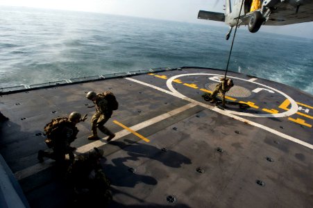 USS George H. W. Bush (CVN 77) 140414-N-EY632-056 (13887909132)