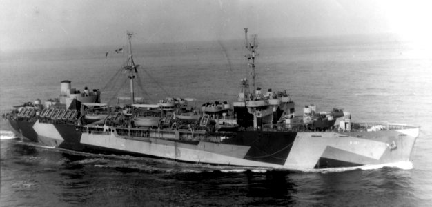 USS General T.H. Bliss (AP-131) underway off Norfolk, Virginia (USA), on 10 December 1944 (80-G-294562)