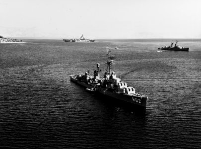 USS Furse (DDR-882), USS Intrepid (CVA-11) and USS Du Pont (DD-941) anchored off Corfu, Greece, on 20 September 1961 (USN 1057762)