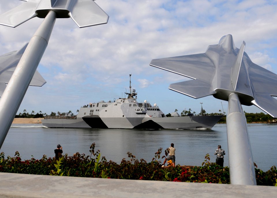 USS Freedom makes a port visit to Pearl Harbor. (8559255243)