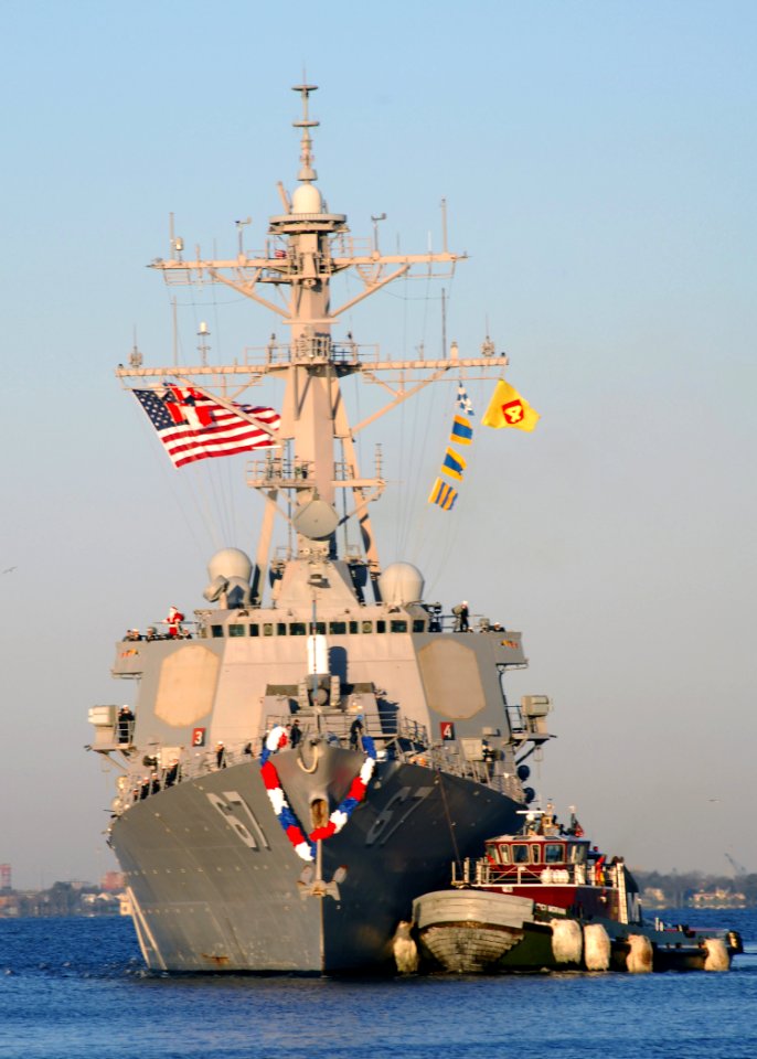 US Navy 061206-N-1713L-015 Guided-missile destroyer USS Cole (DDG 67) pulls into port after returning to Naval Station Norfolk