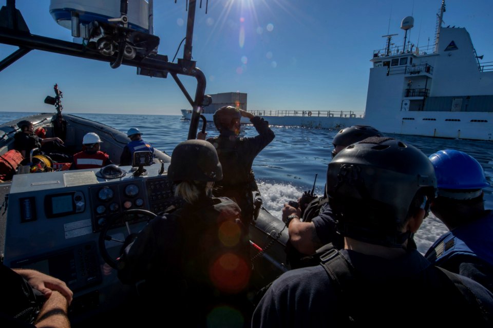 USS Freedom during an Independent Deployer Certification Exercice (IDCERTEX) 150215-N-YW024-032