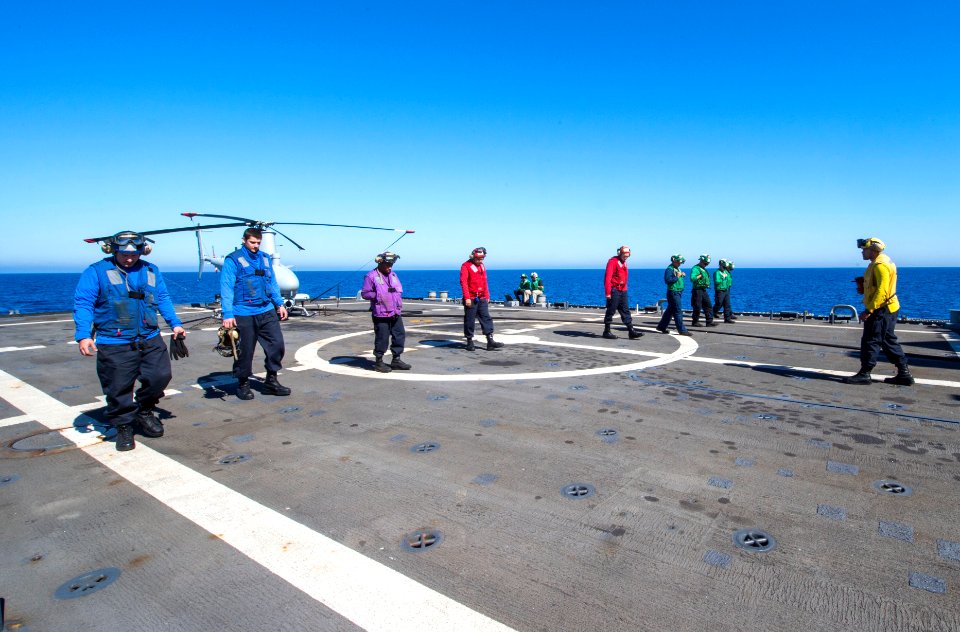 USS Freedom during an Independent Deployer Certification Exercice (IDCERTEX) 150215-N-YW024-113