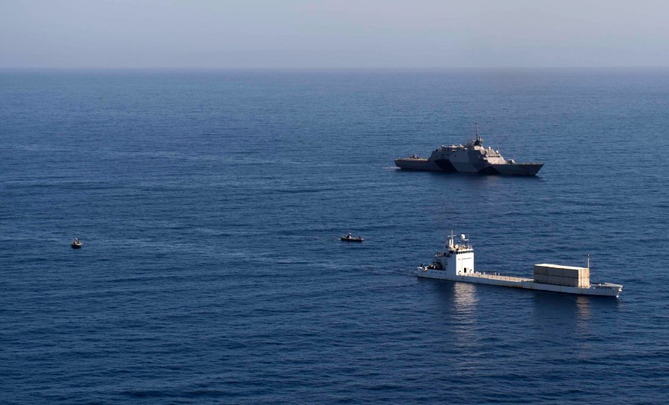 USS Freedom VBSS training 140511-N-SK590-013