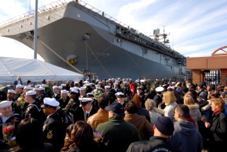 US Navy 061206-N-8933S-002 Thousands of family members search for their Sailors after the arrival of the multi-purpose, amphibious assault ship USS Iwo Jima (LHD 7)