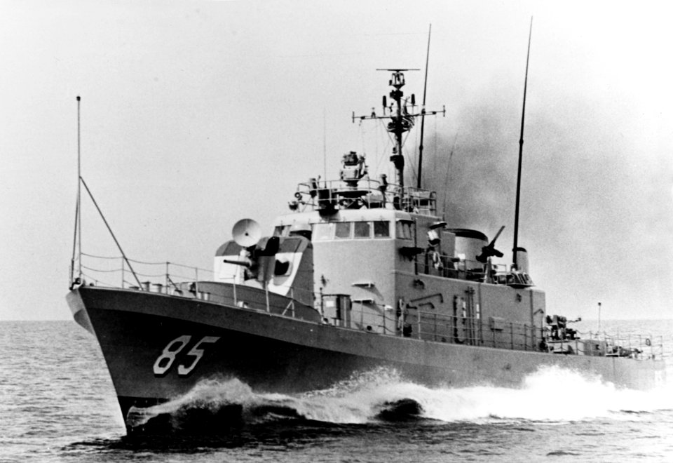 USS Gallup (PG-85) at sea c1967