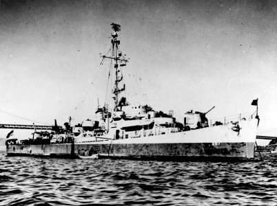 USS French (DE-367) at anchor off San Francisco, California (USA), circa in 1945 (NH 79837)