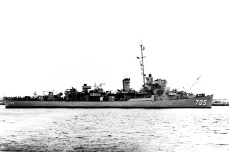 USS Frybarger (DEC-705) on 7 July 1953 (NH 91916) photo