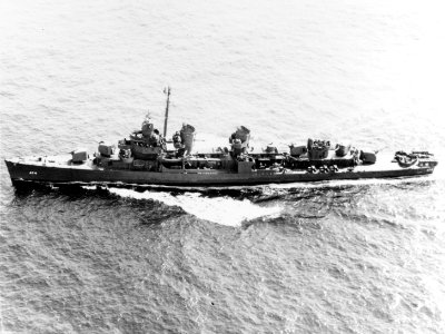 USS Fullam (DD-474) underway in the Atlantic Ocean on 27 May 1943 (80-G-68128)