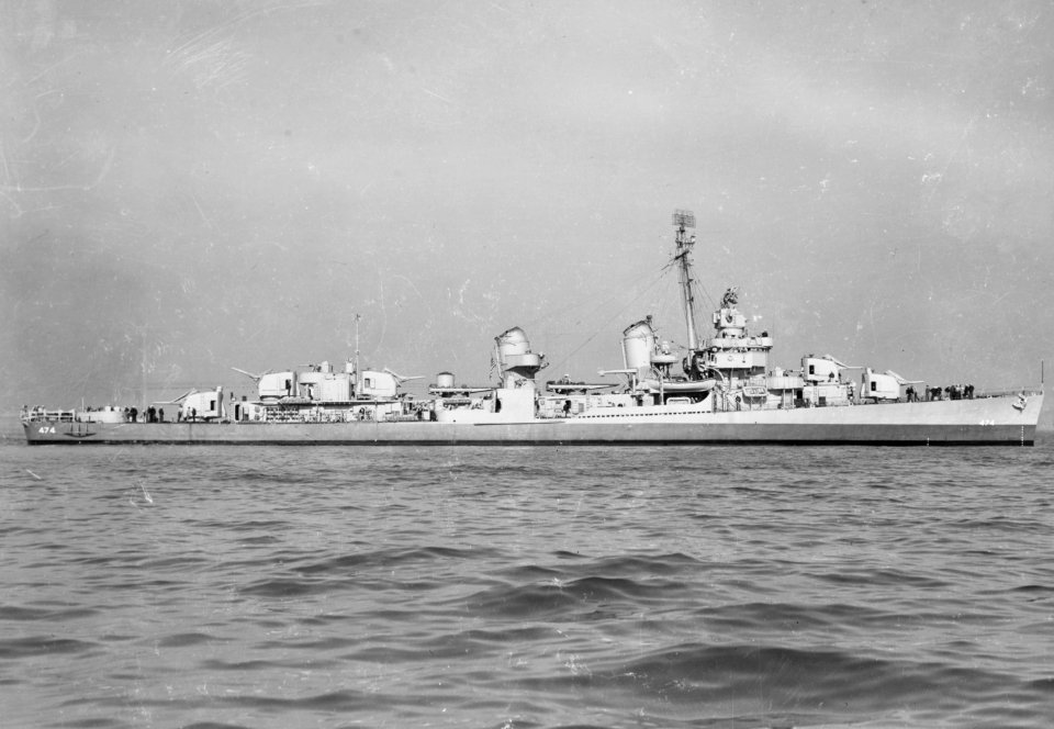 USS Fullam (DD-474) off San Francisco on 8 December 1944 (19-N-84150)
